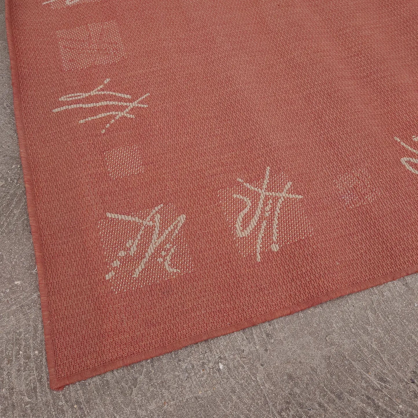 Détail tapis rotin rosé