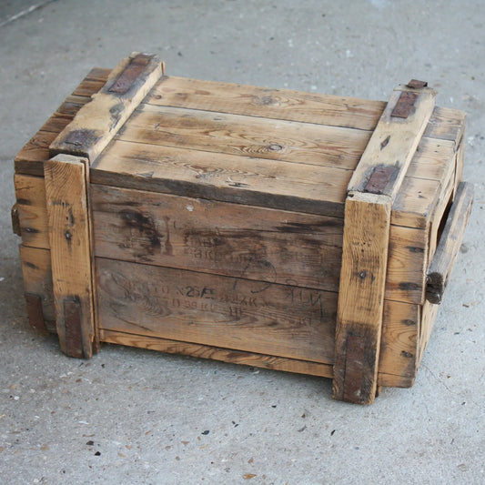 petite caisse de transport en bois pour munitions
