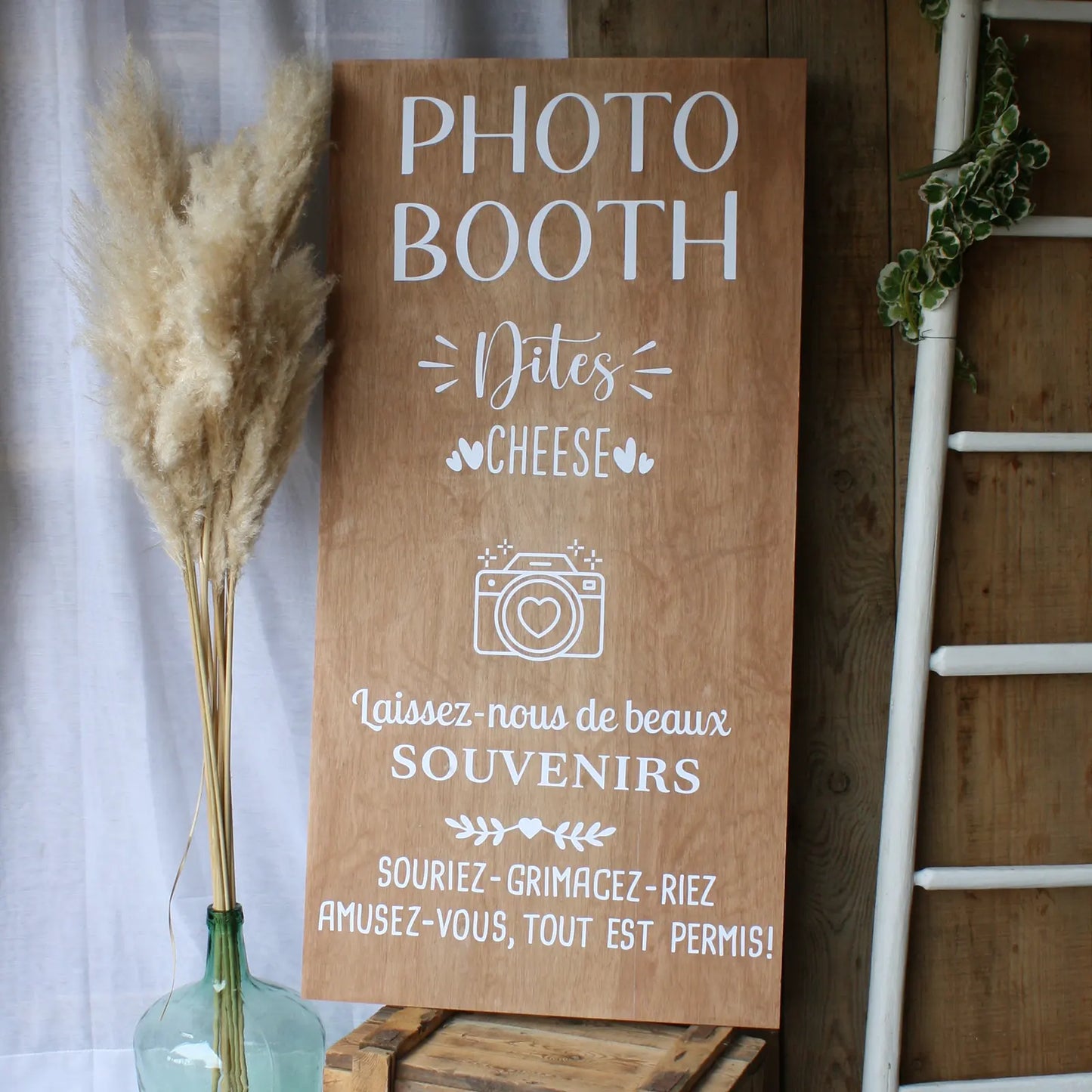 panneau en bois stické pour animation photobooth, avec inscription "Dites Cheese"