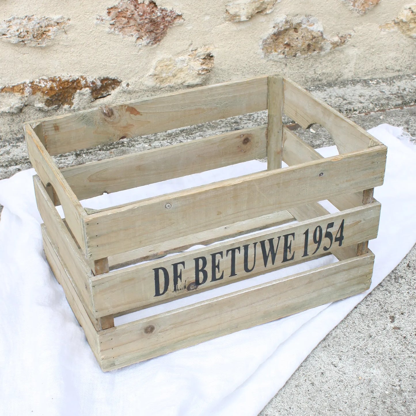 cagette avec inscription De Betuwe 1954