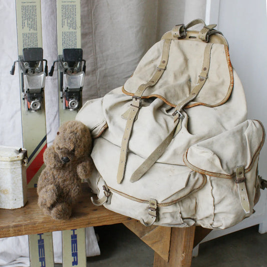 Sac de randonnée vintage avec peluche marmotte