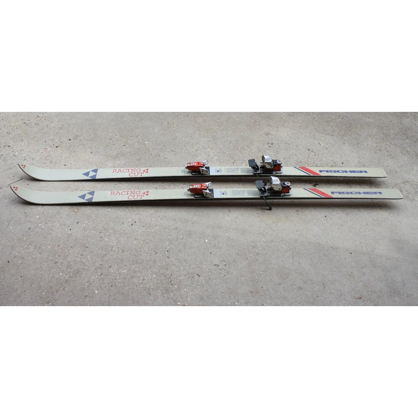 Skis vintage couleurs clairs