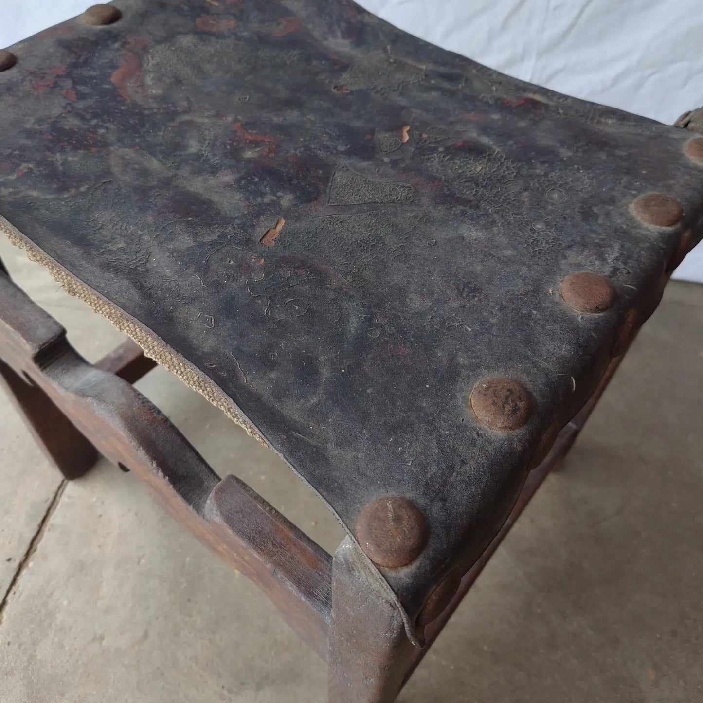 Assise cuir ancien