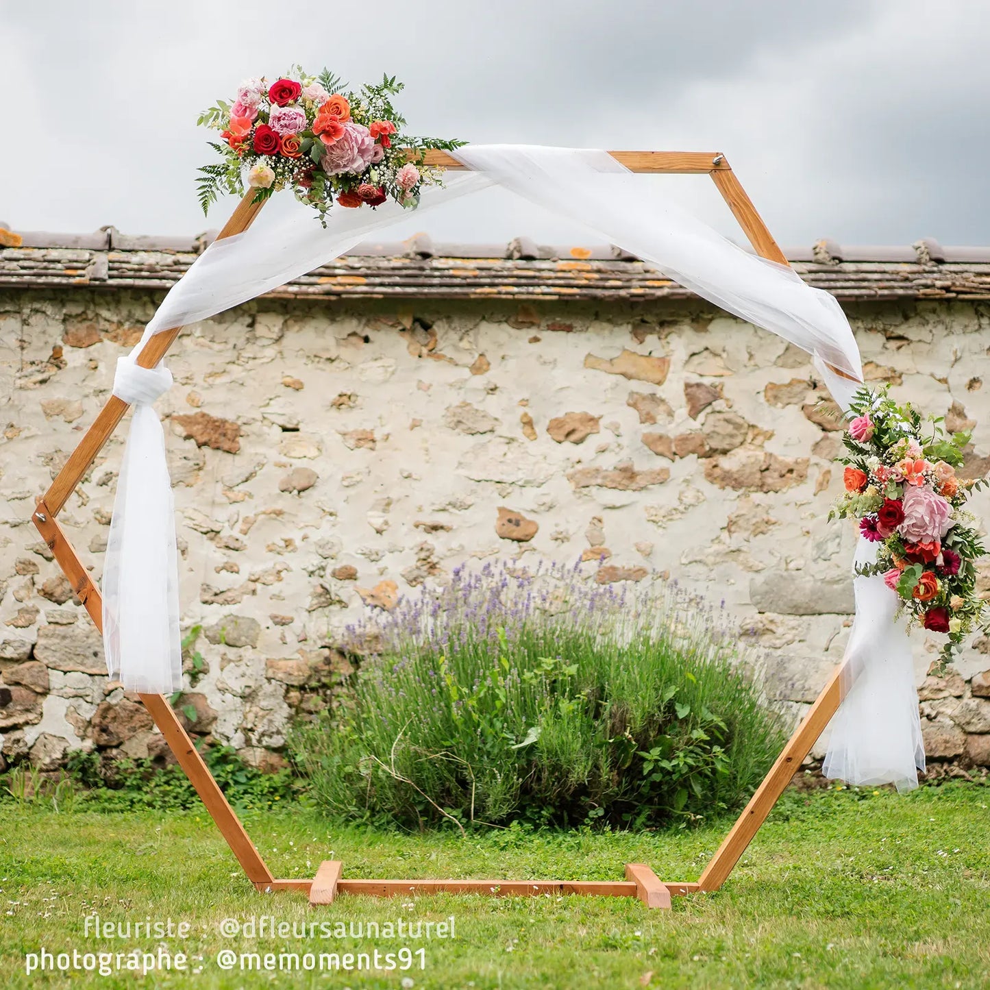 Arche hexagonale bois pour cérémonie de mariage