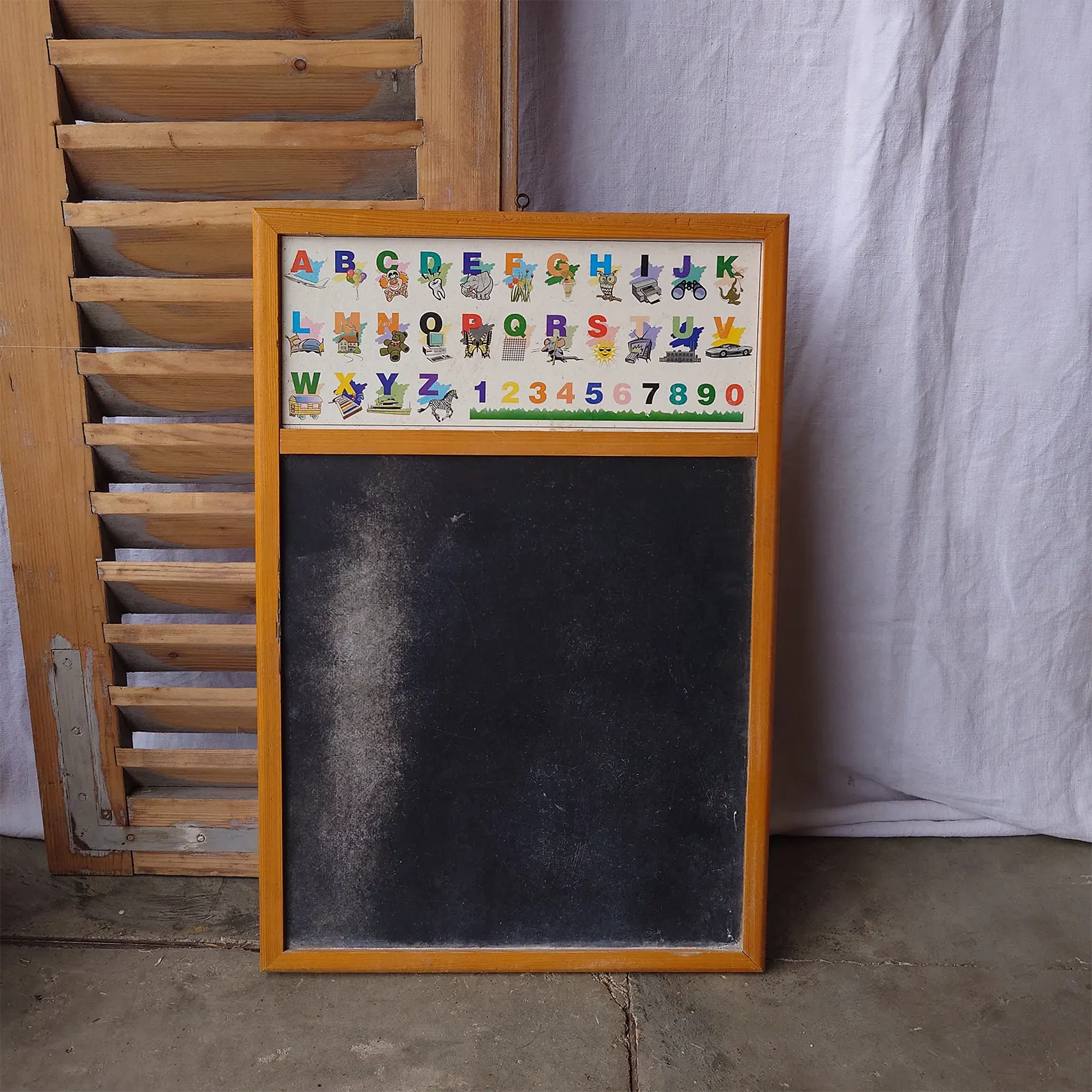 Tableau d'ecolier enfant avec alphabet style vintage