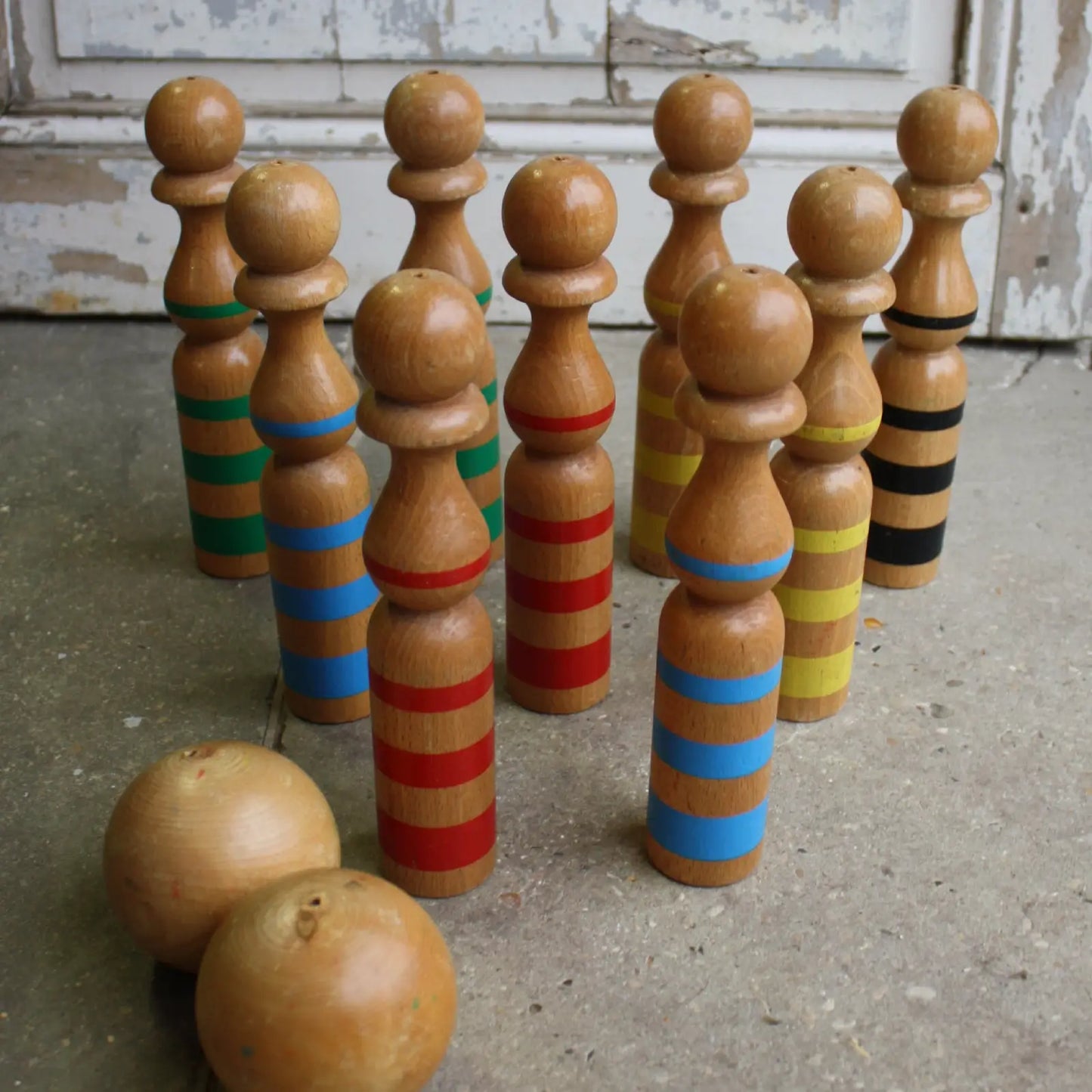 Jeu de quilles en bois ancien pour animation extérieur