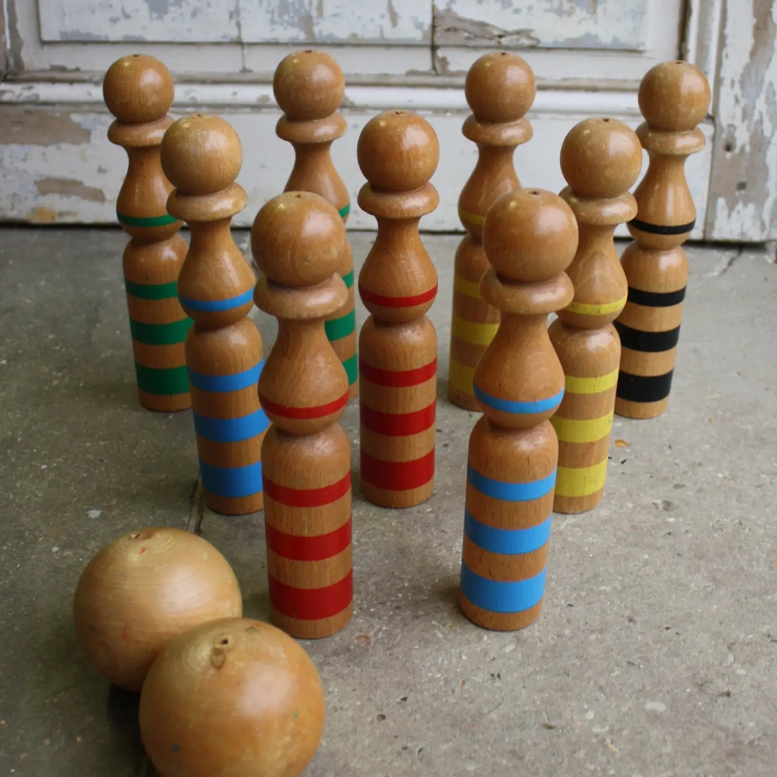 Jeu de quilles en bois ancien pour animation extérieur