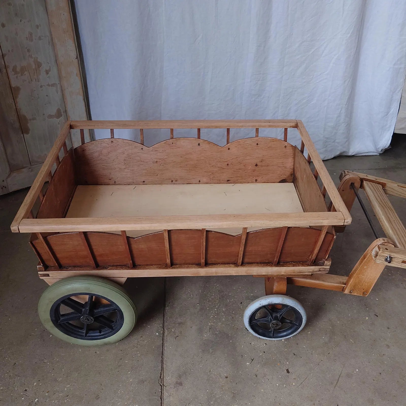 Carriole en bois rectangulaire vintage