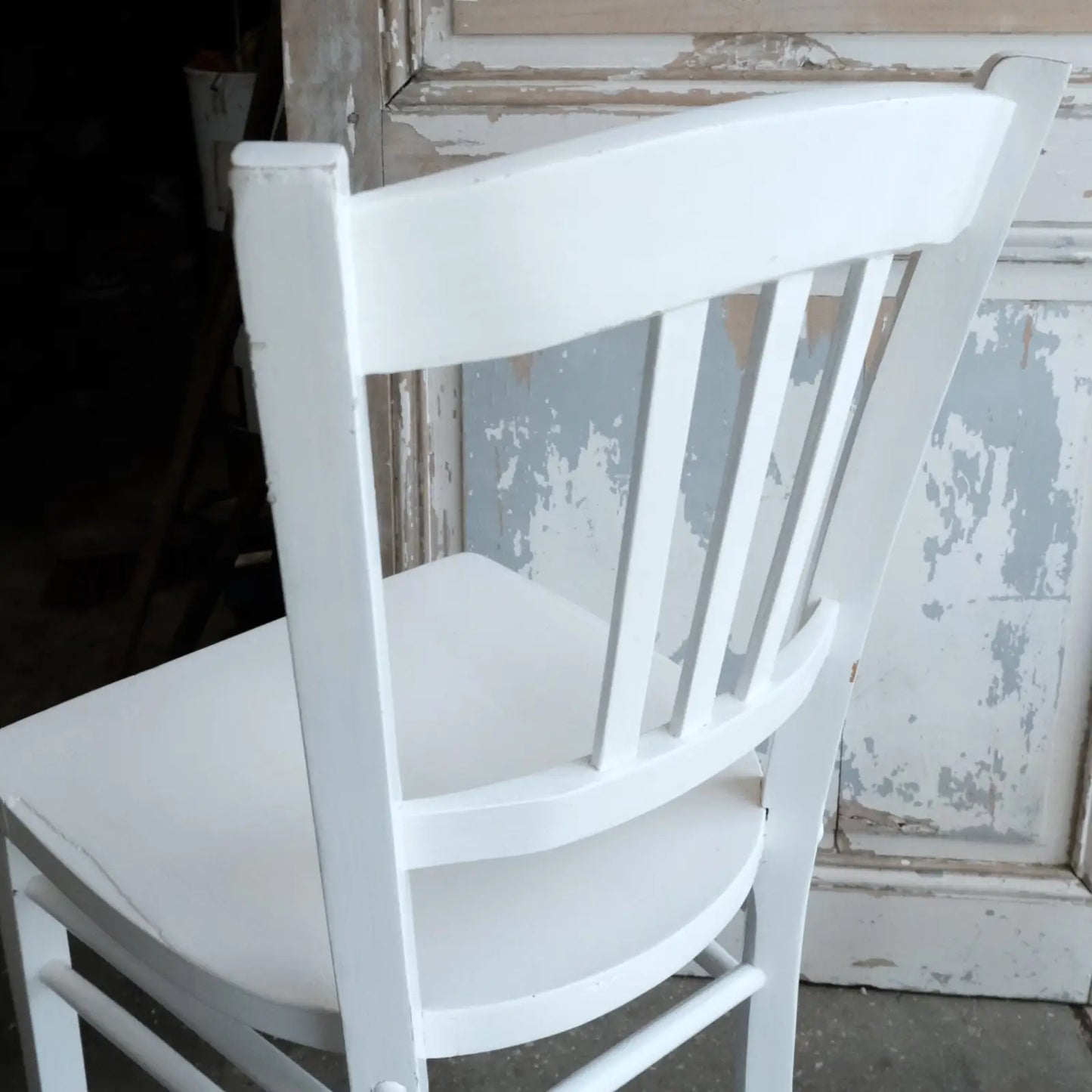 Dossier chaise blanche en bois