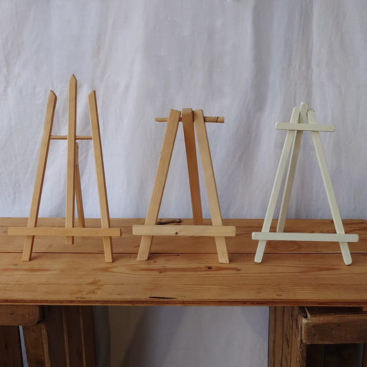 Trois petits chevalets bois clair