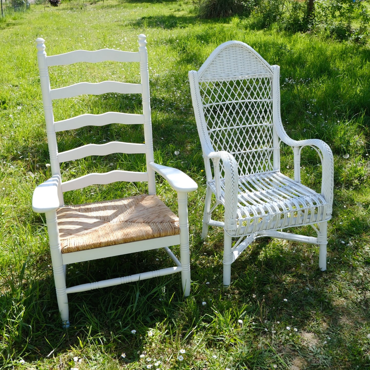 fauteuils trône blancs rotin