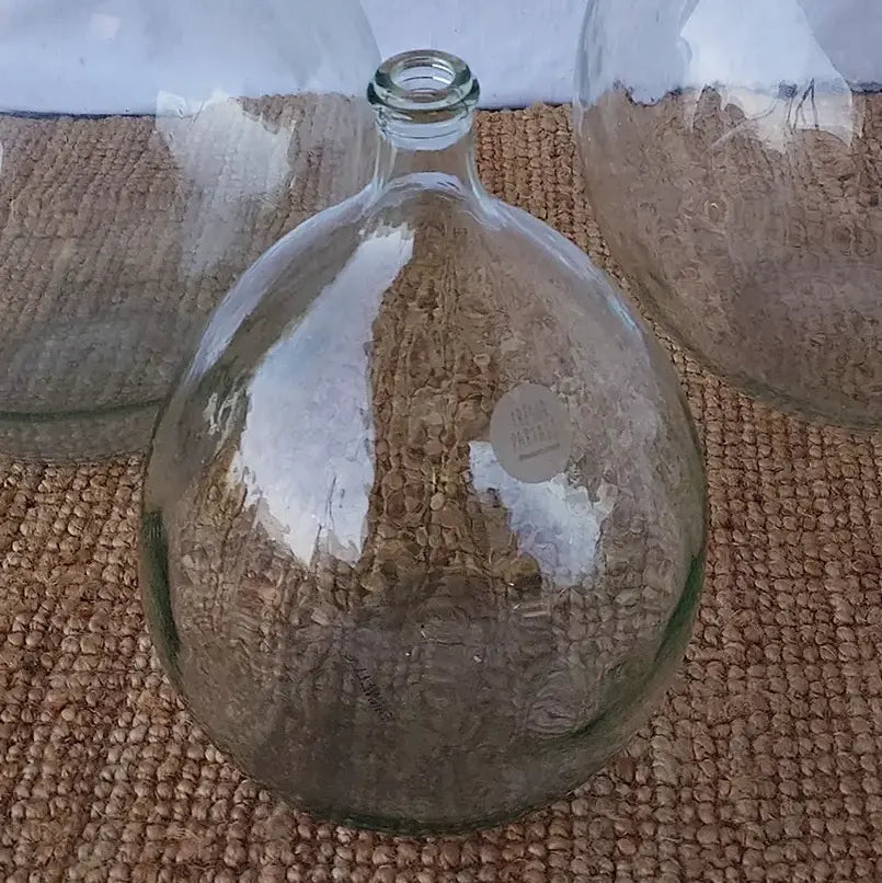 Petite dame-jeanne en verre transparent