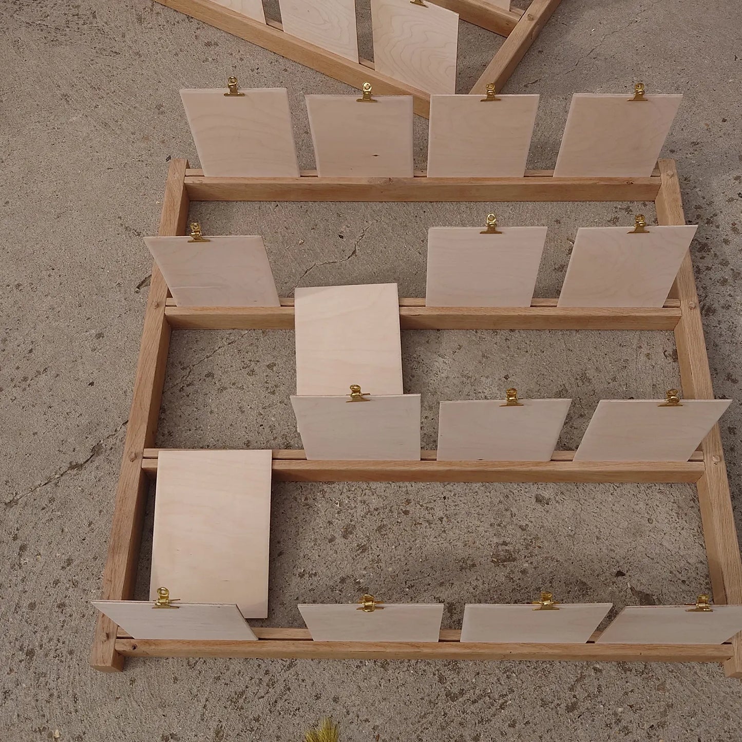 Jeu du Qui-est-ce en bois géant