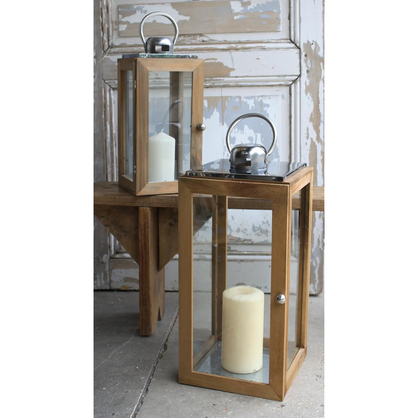 deux lanternes bois et verre avec bougies