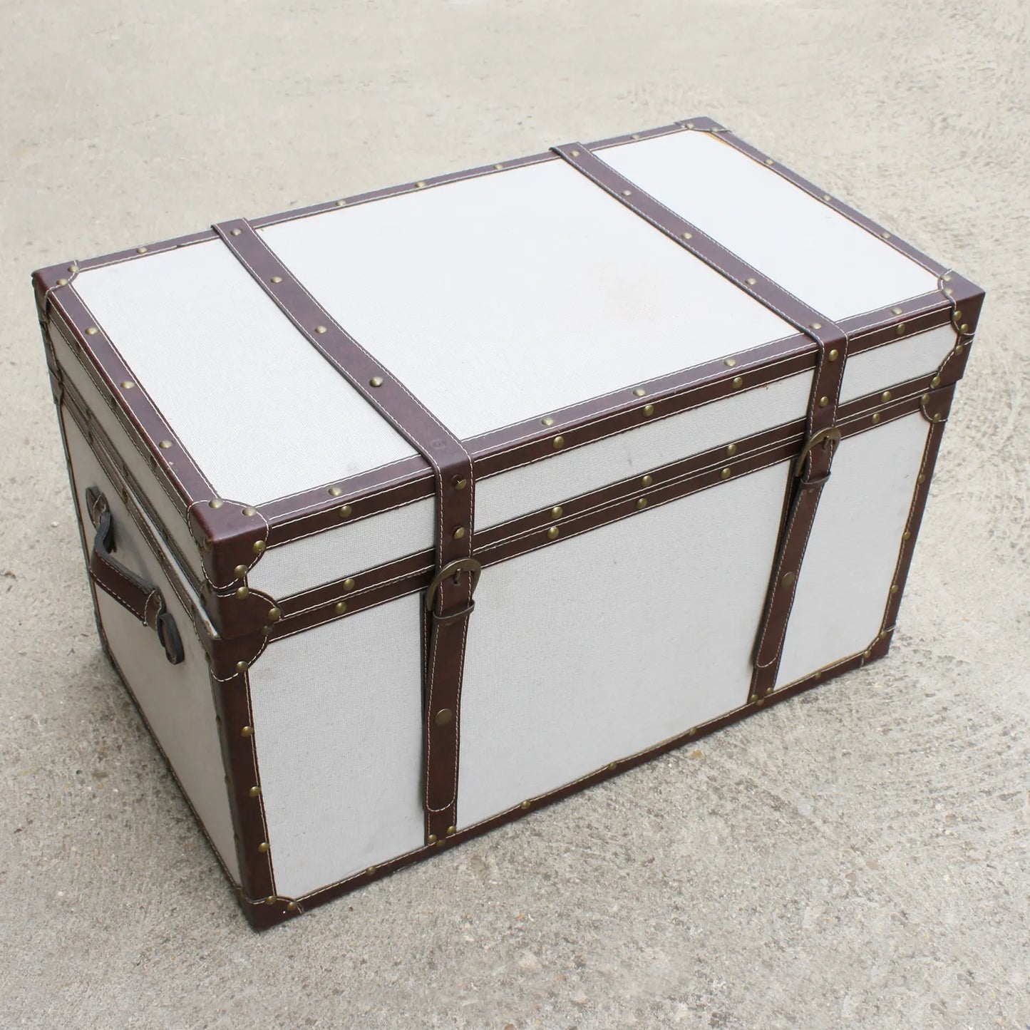 Malle de voyage en tissu rectangulaire fermée