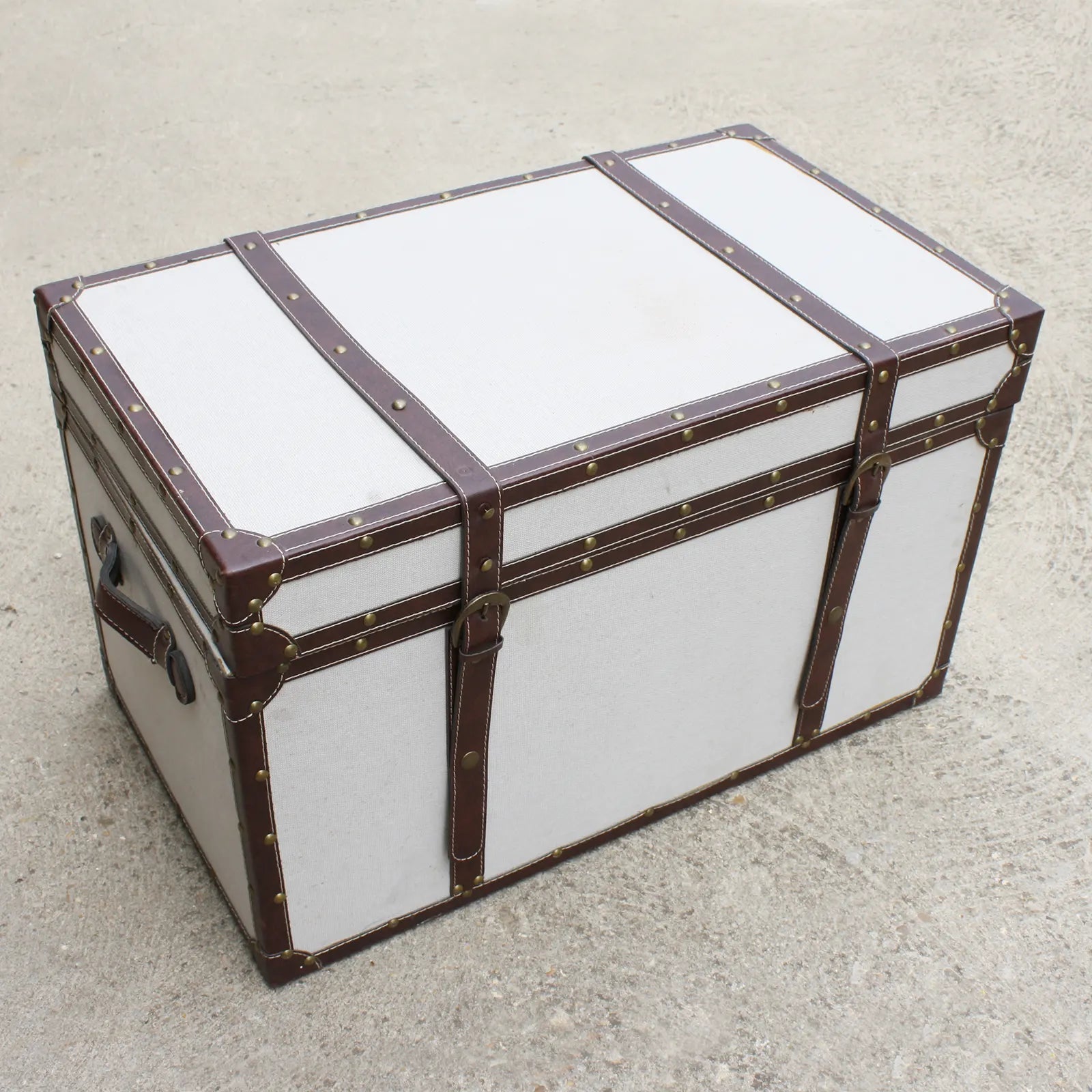 Malle de voyage en tissu rectangulaire fermée