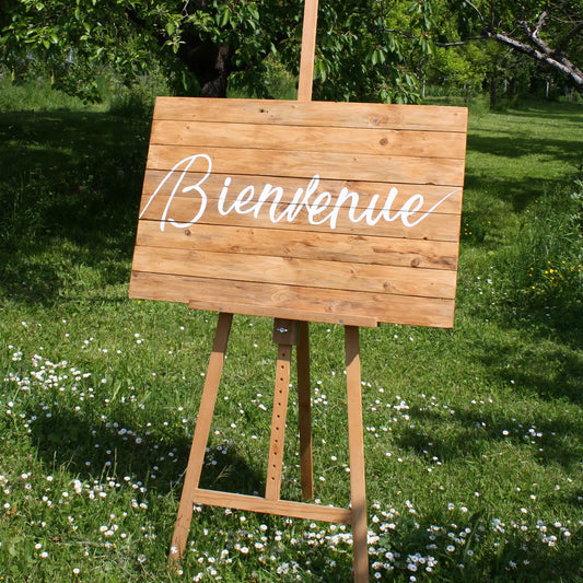 panneau en bois avec lettrage Bienvenue