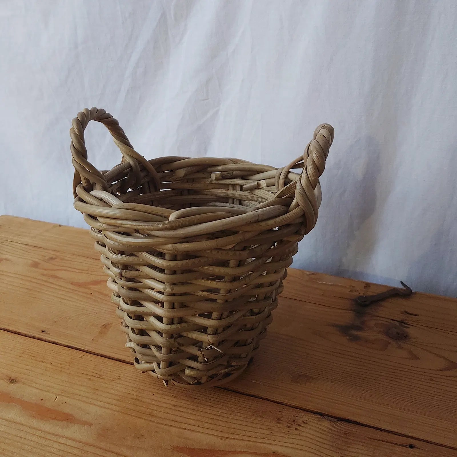 Petit panier rond avec deux anses