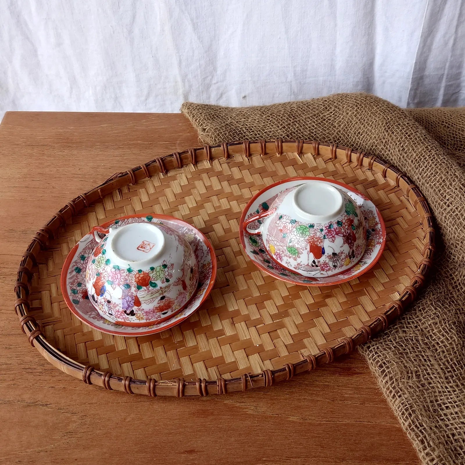 Plateau ovale avec tasses japonaises