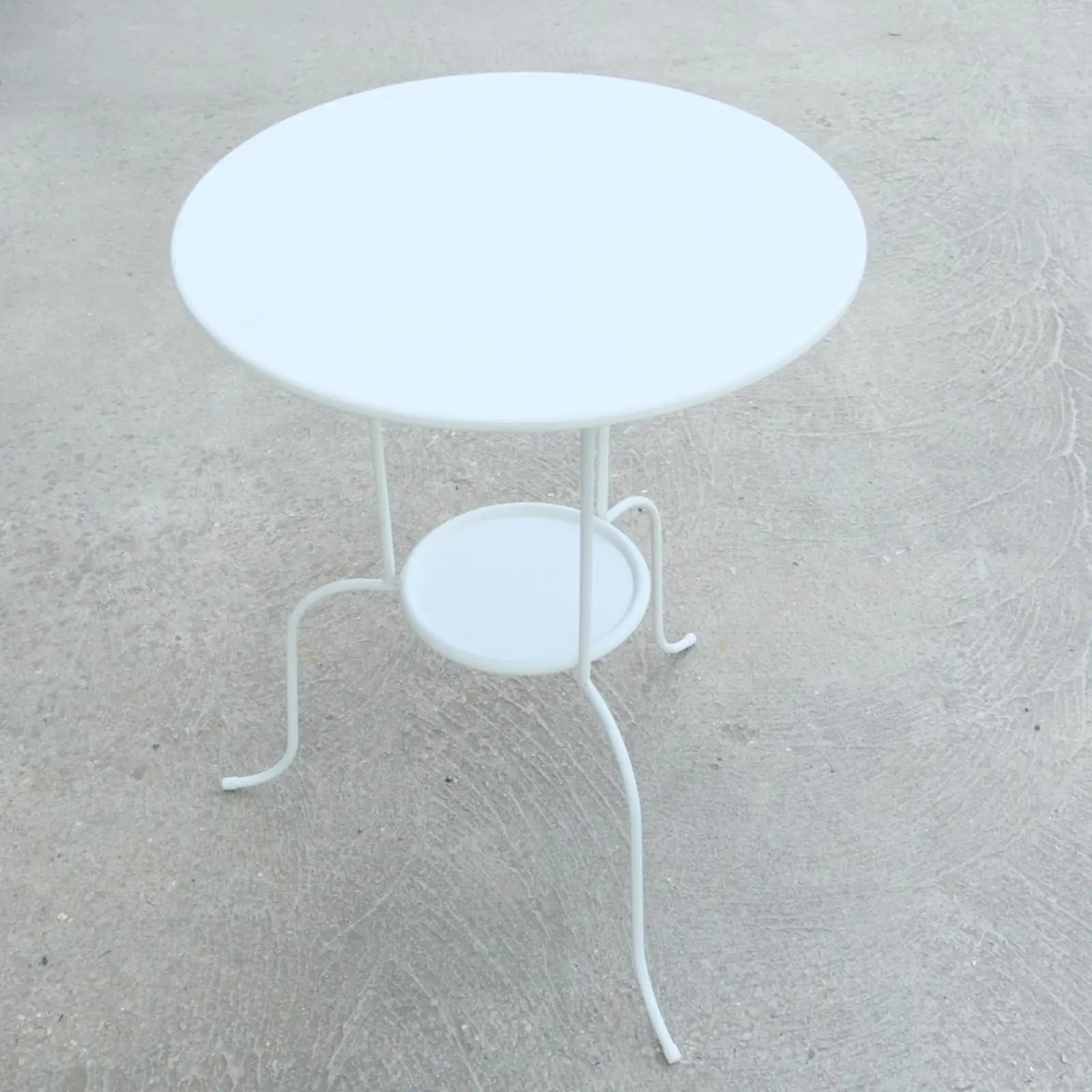 Table ronde d'appoint blanche de jardin tripod