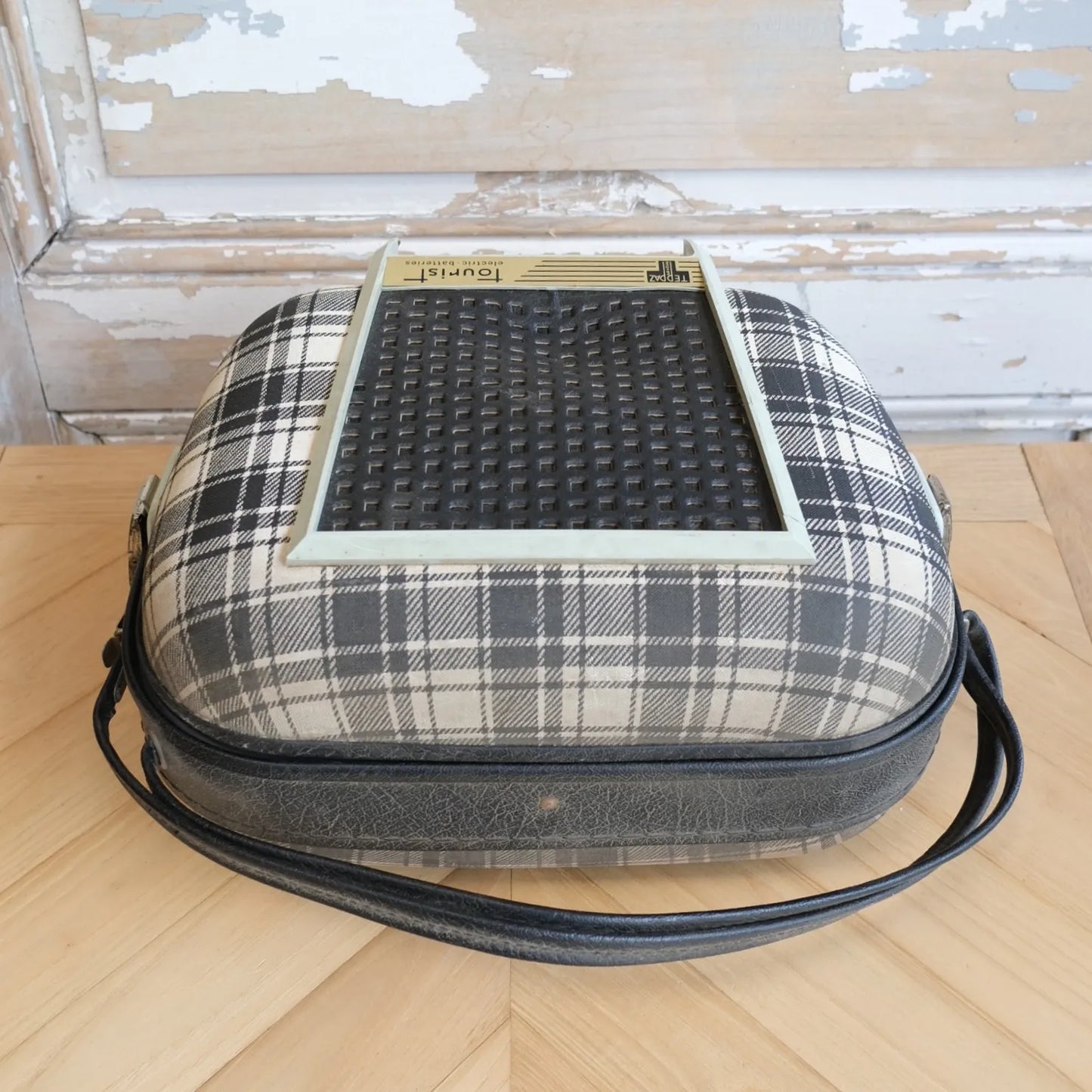 toune-disque dans valise de transport vintage